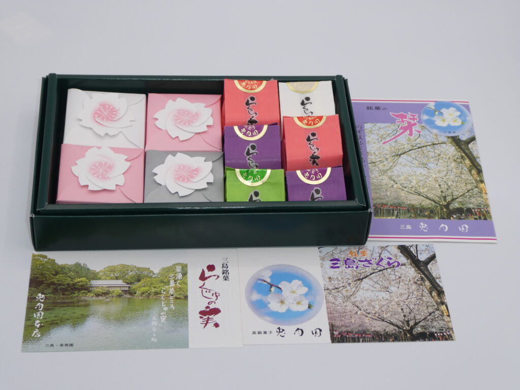 「らくじゅの実」と「三島ざくら」の詰め合わせ
