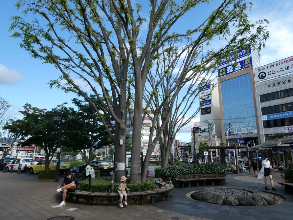 三島駅 南口の風景（タクシー乗場、広場、バス乗場）