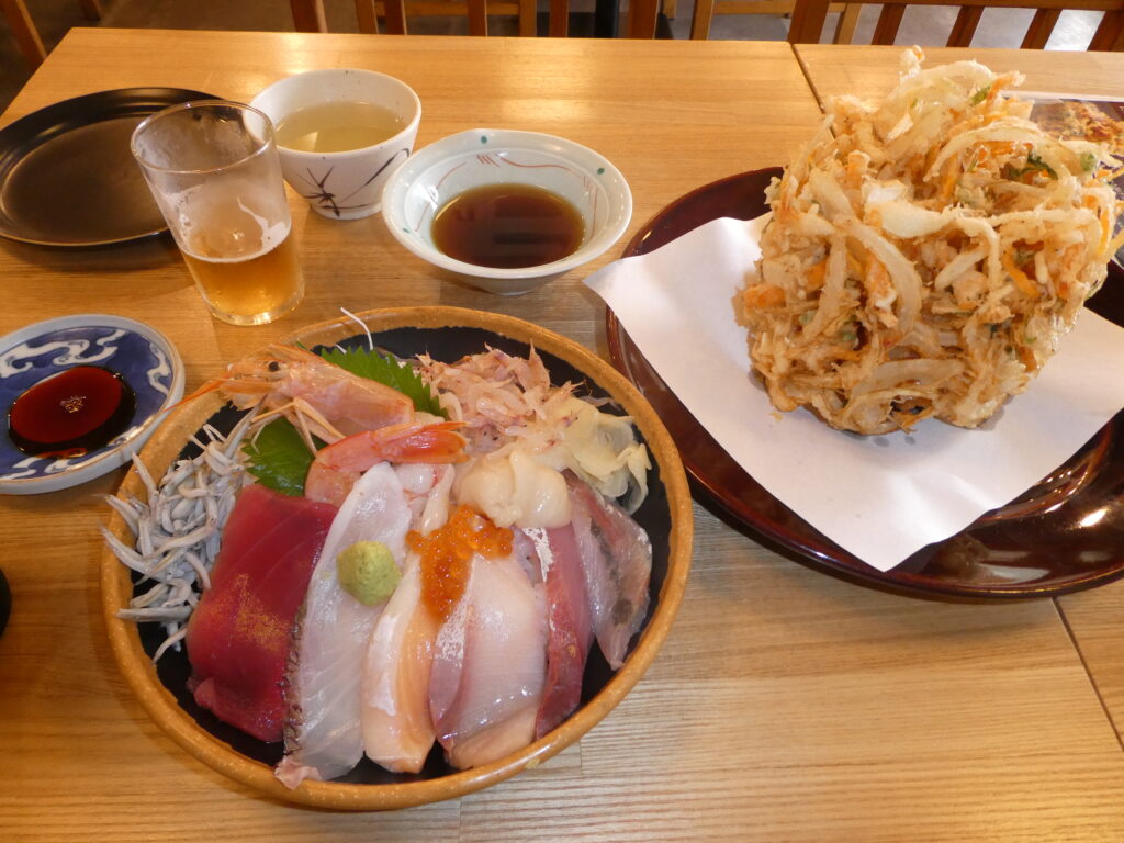 特選日替り海鮮丼と生桜エビかき揚げ