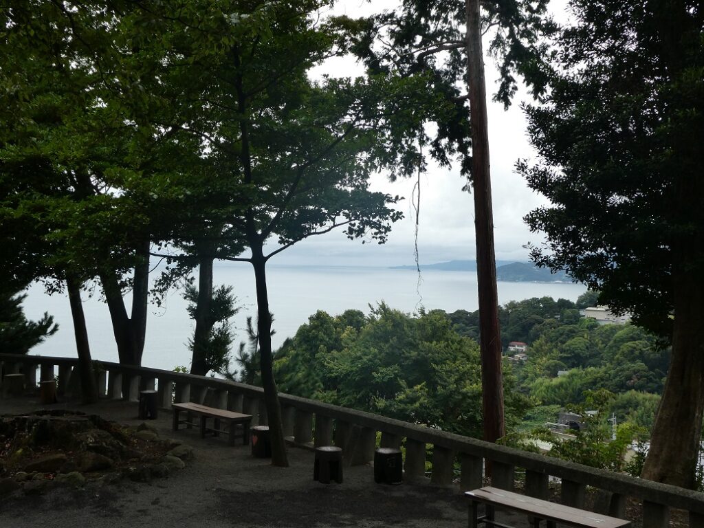 伊豆山神社の境内から見渡せる熱海の風景