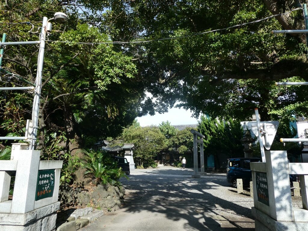 丸子神社 浅間神社 駐車場入口